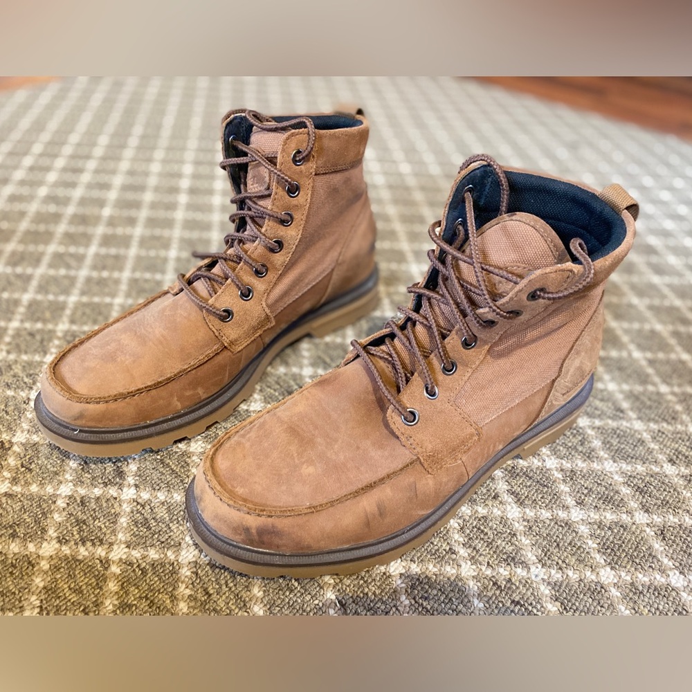 Men’s Carson Moc Waterproof Sorel boots, size 8. NWOT